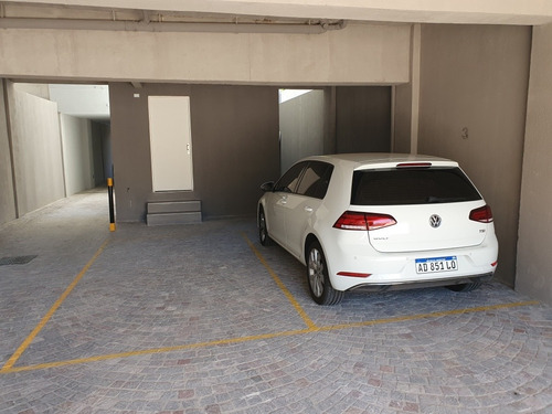 Imagen 2 de 5 de Cochera En Edificio
