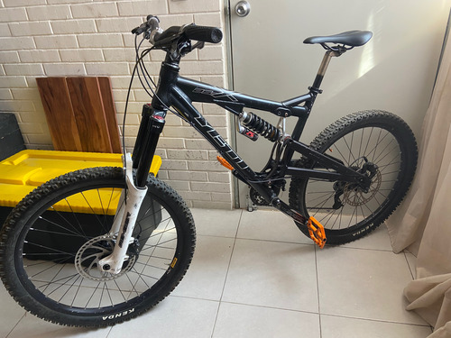Bicicleta Yeti 25x Negro 17 " (Usado)