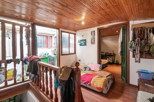 Casa En Venta En La Candelaria. Cod V13396