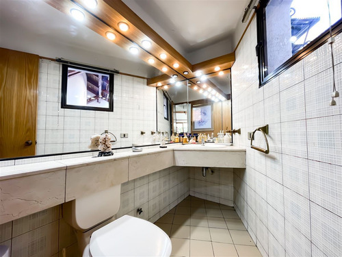 Casa En Venta De 7 Dorm. En Las Condes