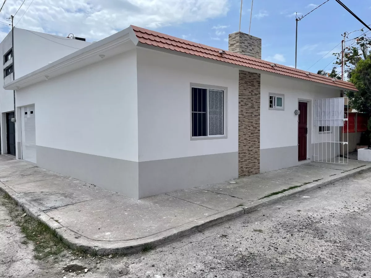 Casa Para Estrenar Una Planta En Esquina Muy Cerca De El Centro