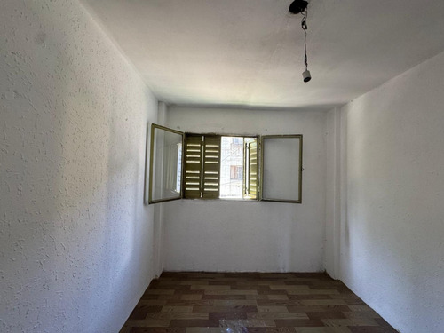 Cuatro Ambientes En Venta En El Barrio Piedrabuena Primer Piso