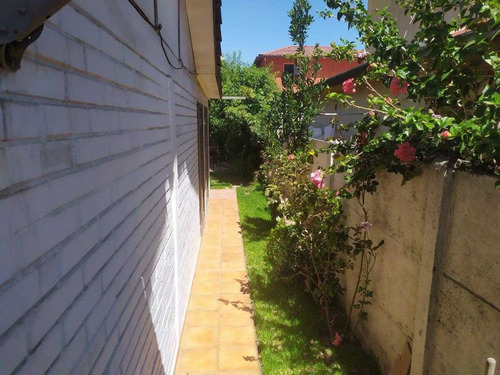 Casa En Sector Residencial Cercano A Metro Trinidad