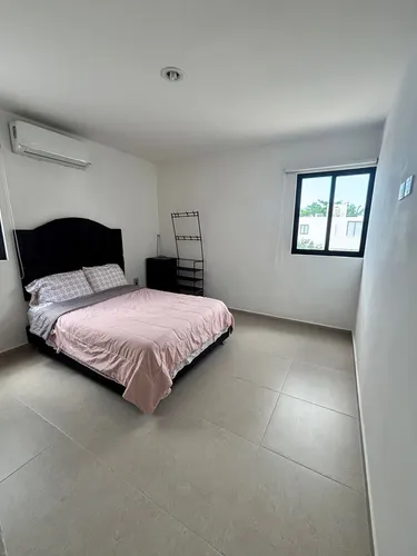Renta De Casa En Privada Botánico, Zona Norte De Mérida