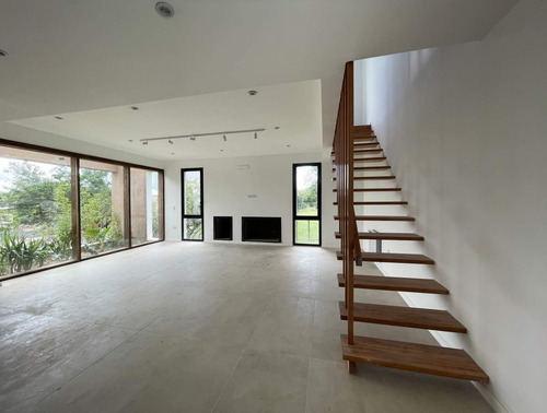 Venta Casa Ubicada En Country Estancia El Terrón