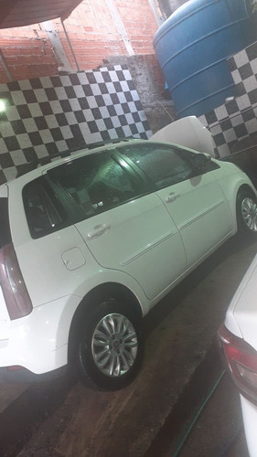 Fiat Idea 2012 1.4 Attractive Flex 5p