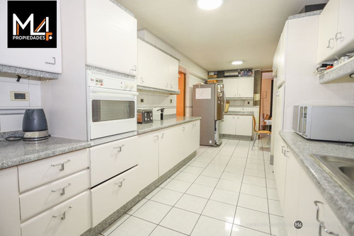 Amplio Departamento De 3 Dorm. Con Ubicación Inmejorable
