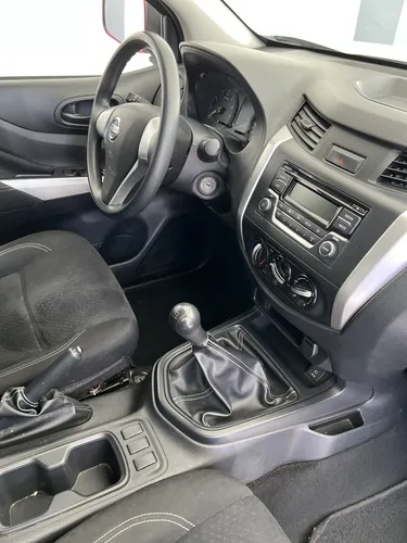 Nissan NP300 2.4 Doble Cabina Se Aa Pack Seg Mt