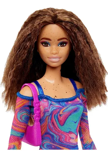 Barbie Fashionista com cabelo cacheado