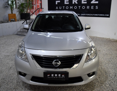 Nissan Versa 1.6 Acenta A/t Nafta 2014 Color Gris Impecable!