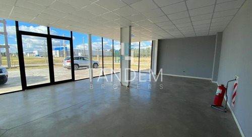 Imagen 3 de 11 de Impresionante Galpón En Alquiler Con Oficinas, Vestuarios Y Docks De Carga En Polo Industrial
