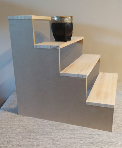 Imagen 3 de 10 de Exhibidor Para Mates 4 Niveles Madera Y Mdf Varias Medidas