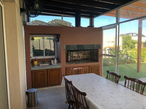 Imagen 5 de 22 de Venta Casa 4 Amb. En Lote Interno. Barrio San Francisco. Villanueva