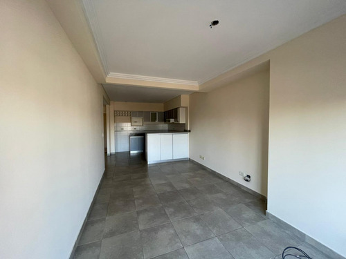 Dto De 2 Ambientes En Venta Al Frente Con Balcón