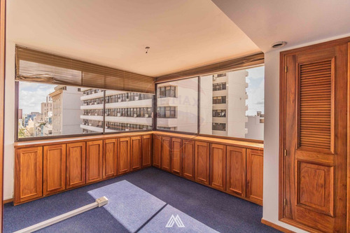 Venta Oficina De Categoría En Ciudad Vieja