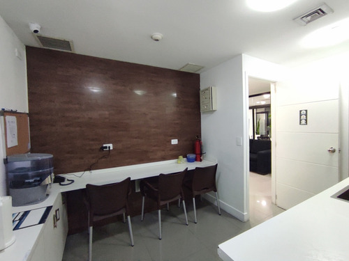 Imagen 12 de 24 de Vendo Bella Oficina 112 M2 En El Ccct Chuao / 0414-3907836