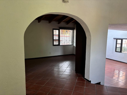 Casa En Renta De Una Recamara En Condominio En Fraccionamiento Campestre En Villa Corregidora, Qro. - ¡ideal Para Ejecutivos O Parejas Recién Casados!