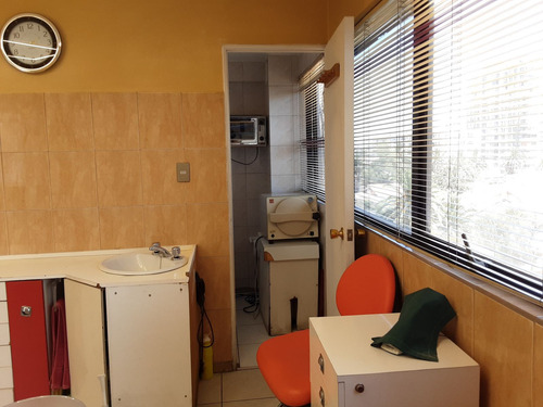 Se Vende 2 Oficinas/consulta Medica, Cdte Whiteside Con La M