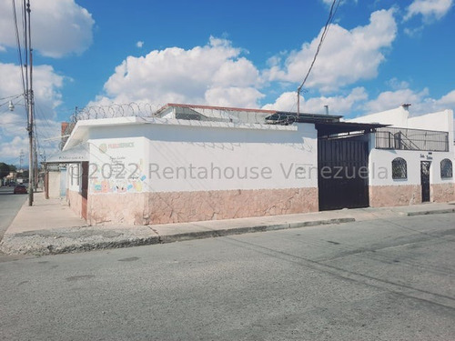 Raiza Suarez Trae Oportunidad De Invertir Para Ti,  Propiedad Residencial Y Comercial En Barquisimeto Centro Oeste. Espectacular Casa De Dos Niveles, Dos Locales Comerciales Con Baño Cada 23 Uno 17359