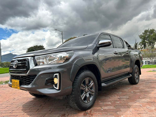 Toyota Hilux 2.4 Mecánica 4x4