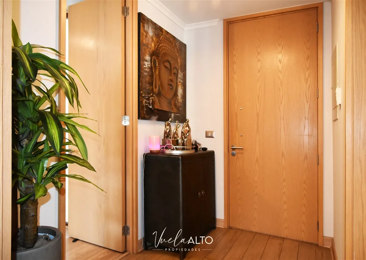Imagen 3 de 30 de Departamento En Arriendo De 2 Dorm. En Lo Barnechea / Duplex