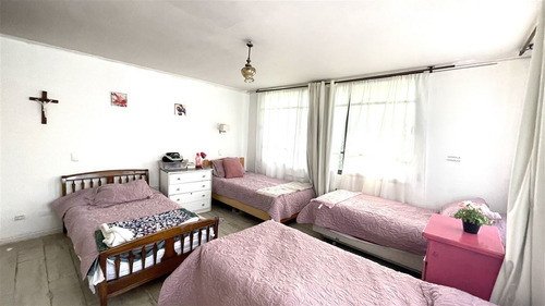 Casa En Venta De 9 Dorm. En Providencia