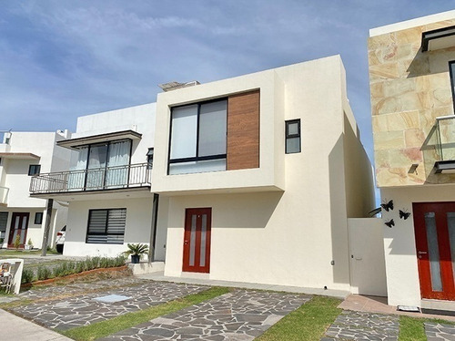 Casa A La Venta En Condominio Monte Everest, Juriquilla, Queretaro, Trato Directo, Precio Negociable