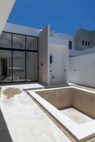 Venta De Casa Residencial En Temozón, Mérida