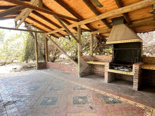 Casa En Venta De 4 Dorm. En Colina