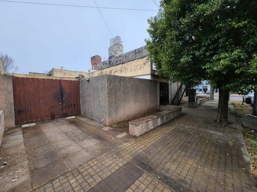 Imagen 4 de 9 de Propiedad En Venta - Tres Casas - Excelente Zona Comercial - Av Armada Argentina