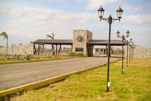 Imagen 3 de 21 de Un Barrio Cerrado Diferente! Granja, Arroyo, Piscinas, Deportes, Y Mucho Mas! Bajas Expensas!