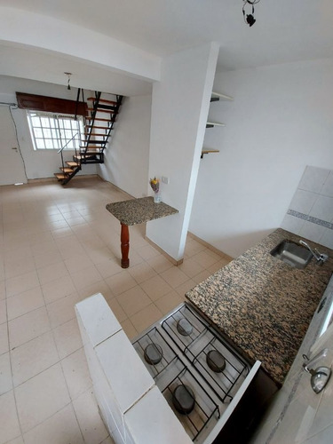Imagen 8 de 19 de Duplex 2 Amb Con Patio - Interno - Con Renta