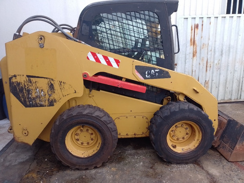 Imagem 5 de 6 de Minicarregadeira Caterpillar 242 C