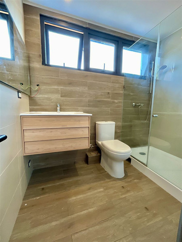 Casa En Venta De 4 Dorm. En Las Condes