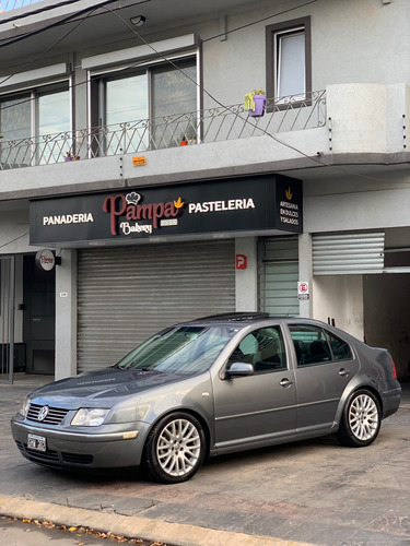 Volkswagen Bora 1.8 Highline T 180cv Cuero
