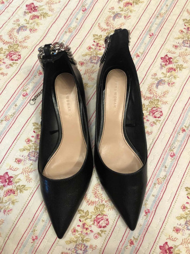Zapatos Clásicos Con Cadena - Zara