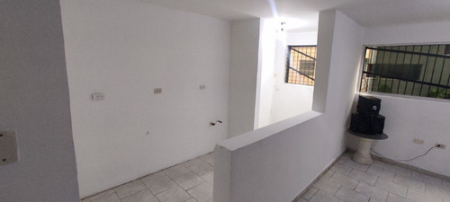 Imagen 2 de 12 de Se Vende Apartamento En Res. Pomarrosa, Paraparal (glc-1099)