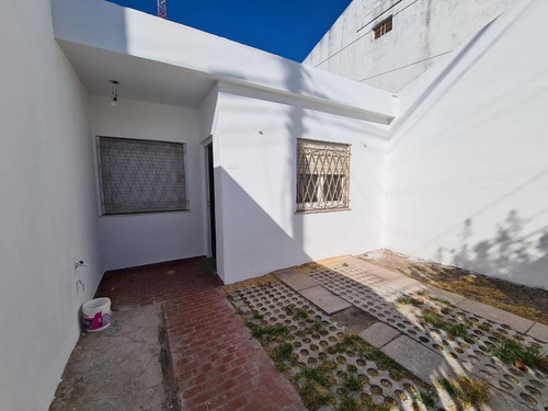 Imagen 3 de 12 de Ph 2 Ambientes C/ Entrada De Auto Y Patio - 43 M² Edificado. - San Justo