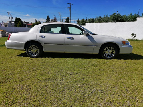 Lincoln Town Car Cartier Piel At