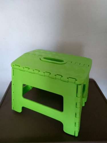 Imagem 2 de 3 de Banco Dobrável Resistente Multiuso Banquinho Seguro Subir