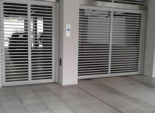 Imagen 2 de 5 de Cochera Fija Y Cubierta En Belgrano Con Muy Bajas Expensas. J Hernandez 2200