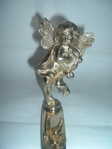 Colgante De Bronce Con Figura De Angelito Con Arpa