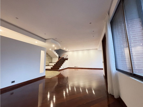 Se Vende Pb Duplex 489.84m2 3h+s/3.5b+s/3p. La Alameda