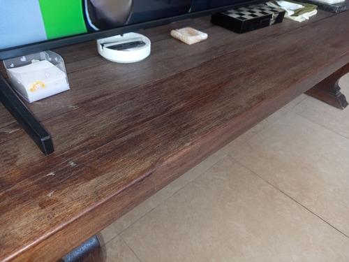 Banco De Madera Maciza Y Antigua. Para Aprovechar. Madera Marrón