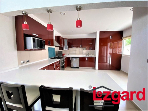 Excelente Residencia Diseñada Con Un Enfoque Moderno Y Funcional, Espacios Luminosos Y Abiertos Crean Una Atmósfera Acogedora En Cada Rincón