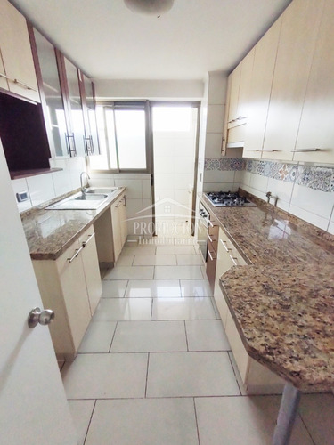 Excelente Ubicación! 3 Habitaciones 2 Baños + 1 Est 1 Bod