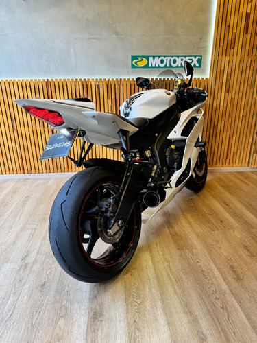 Yamaha R6