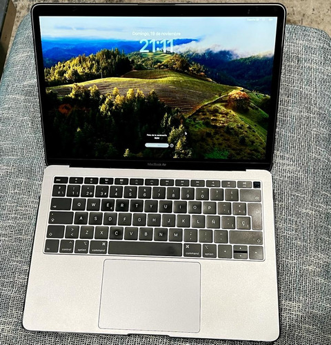 Macbook Air 13.3 (late 2018) Gris Espacial - Seminuevo 