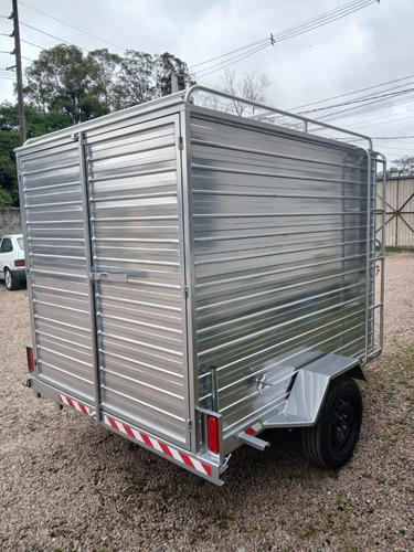 Carreta Baú Mede 1,40 X2m Mais 50 Cm Com 1.50 Altura