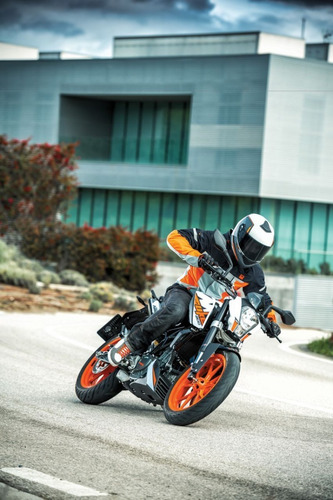Imagen 9 de 16 de Moto Naked Calle Pista Ktm Duke 200 0km Urquiza Motos